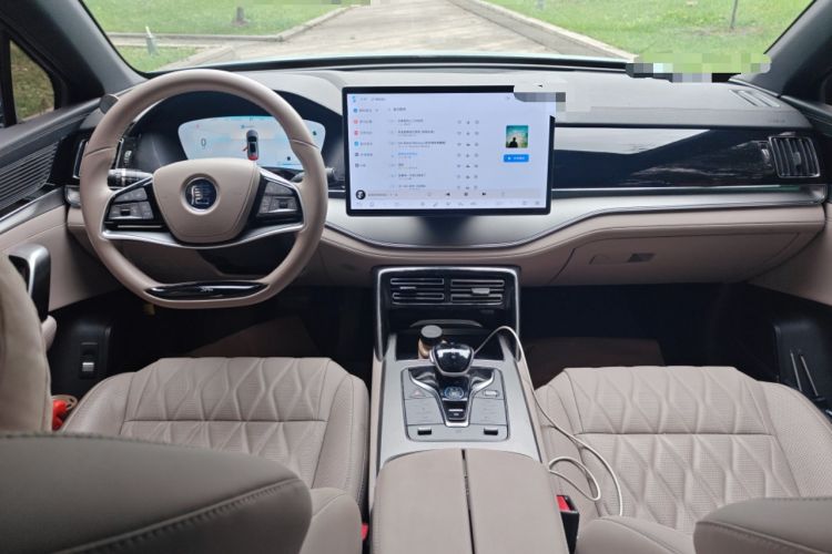 Used BYD Tang New Energy 2024 DM-i Glory Edition 112KM Prestige Model Interior 2