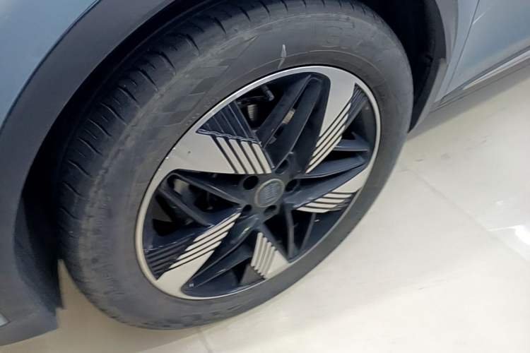 Used BYD Tang New Energy 2024 DM-i Glory Edition 112KM Prestige Model Left Front Wheel Hub