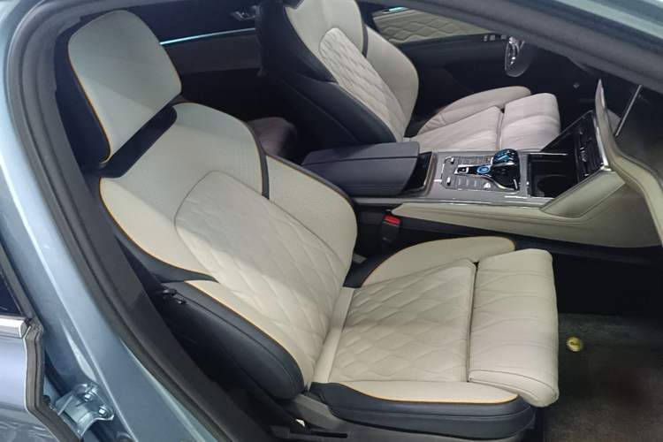 Used BYD Tang New Energy 2024 DM-p Champion Edition 215 km All-Wheel-Drive Flagship Model Right Front Seat