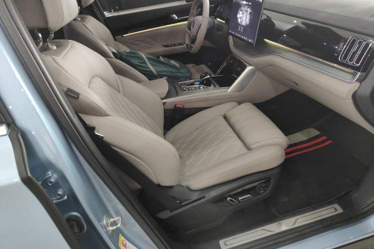 Used BYD Tang New Energy 2024 DM-i Glory Edition 112KM Flagship Model Right Front Seat