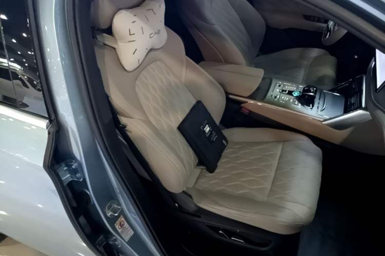 Used BYD Tang New Energy 2024 DM-i Glory Edition 112KM Prestige Model Right Front Seat