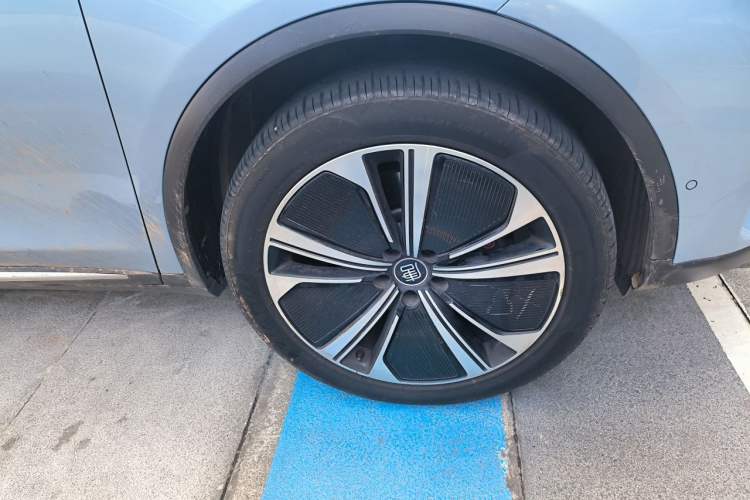 Used BYD Tang New Energy 2024 EV Champion Edition 635 km All-Wheel-Drive Flagship Model Right Front Wheel Hub