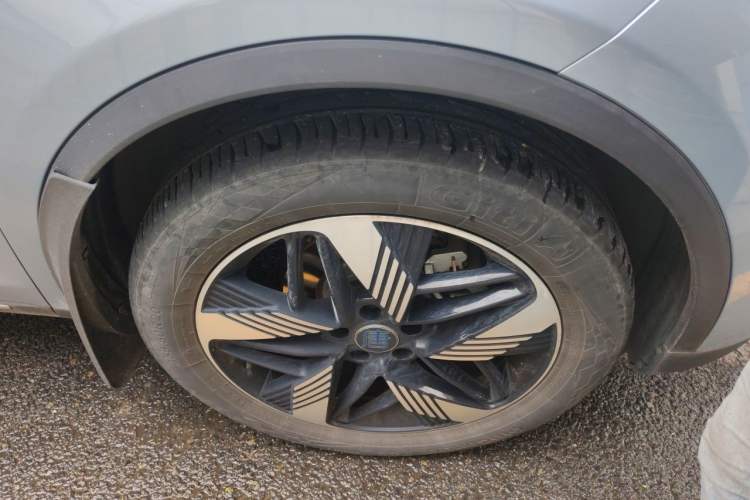 Used BYD Tang New Energy 2024 DM-i Glory Edition 112KM Prestige Model Right Front Wheel Hub