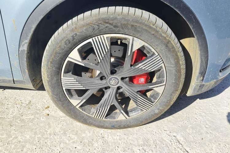 Used BYD Tang New Energy 2024 DM-p Champion Edition 215 km All-Wheel-Drive Flagship Model Right Front Wheel Hub