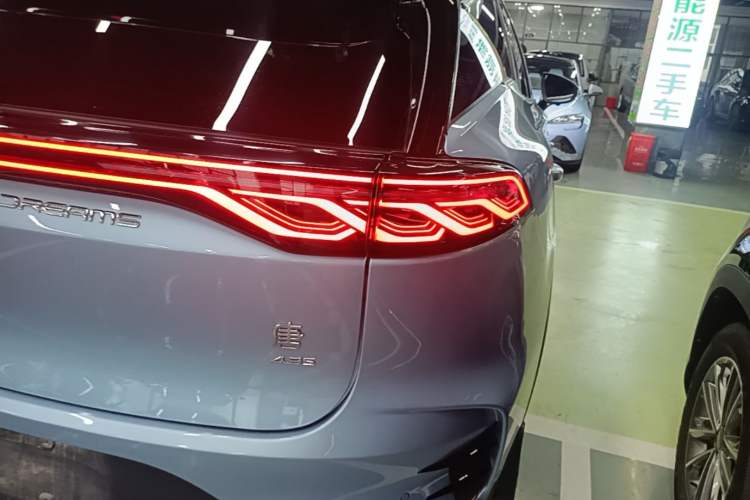 Used BYD Tang New Energy 2024 DM-p Champion Edition 215 km All-Wheel-Drive Flagship Model Right Rear Taillight