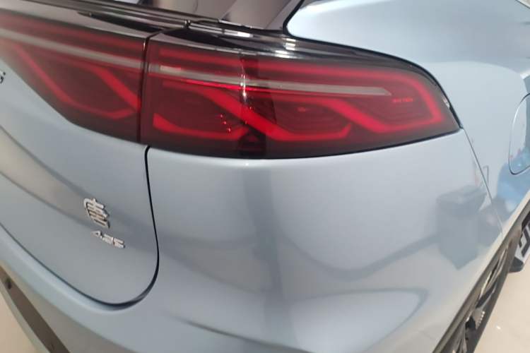 Used BYD Tang New Energy 2024 DM-p Champion Edition 215 km All-Wheel-Drive Flagship Model Right Rear Taillight