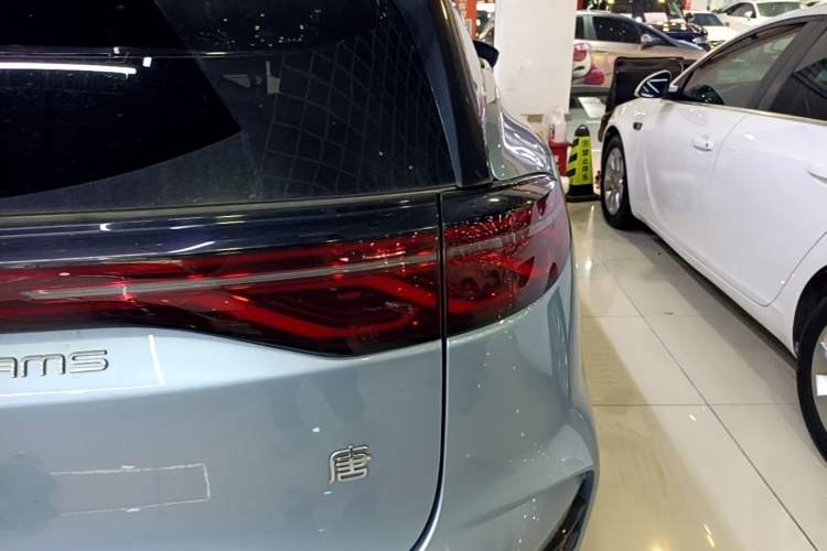 Used BYD Tang New Energy 2024 DM-i Glory Edition 112KM Prestige Model Right Rear Taillight