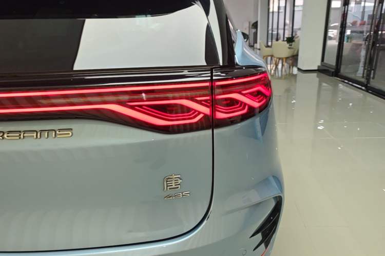 Used BYD Tang New Energy 2024 DM-p Champion Edition 215 km All-Wheel-Drive Flagship Model Right Rear Taillight