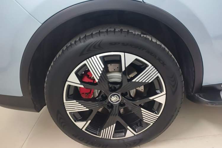 Used BYD Tang New Energy 2024 DM-p Champion Edition 215 km All-Wheel-Drive Flagship Model Right Rear Wheel Hub