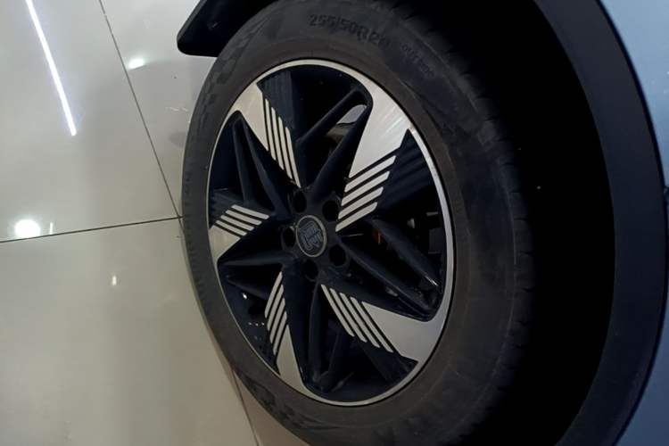 Used BYD Tang New Energy 2024 DM-i Glory Edition 112KM Prestige Model Right Rear Wheel Hub