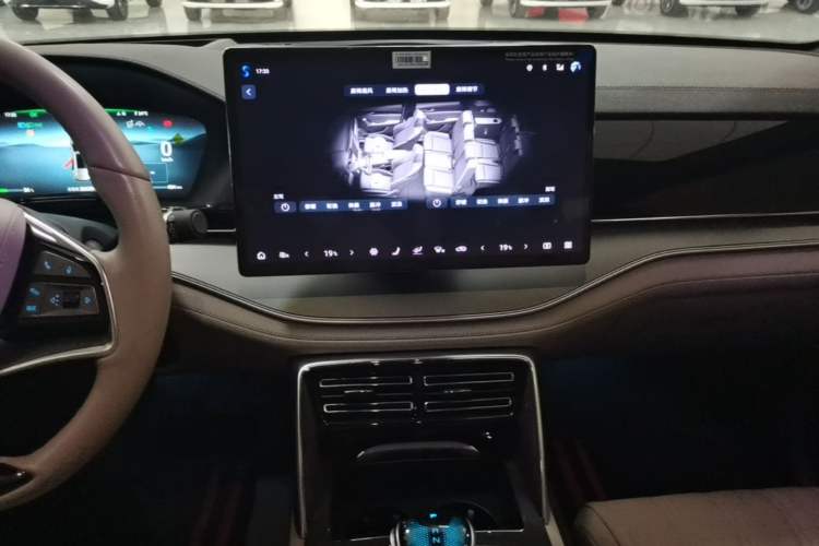 Used BYD Tang New Energy 2024 DM-i Glory Edition 112KM Flagship Model Audio And AC Panel