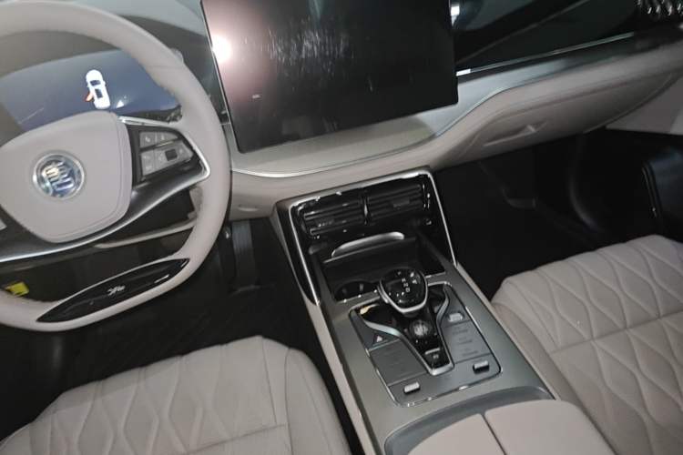 Used BYD Tang New Energy 2024 DM-i Glory Edition 112KM Prestige Model Audio And AC Panel