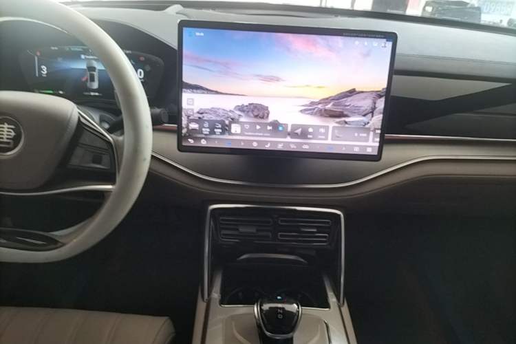 Used BYD Tang New Energy 2024 DM-i Glory Edition 200KM Flagship Model Audio And AC Panel