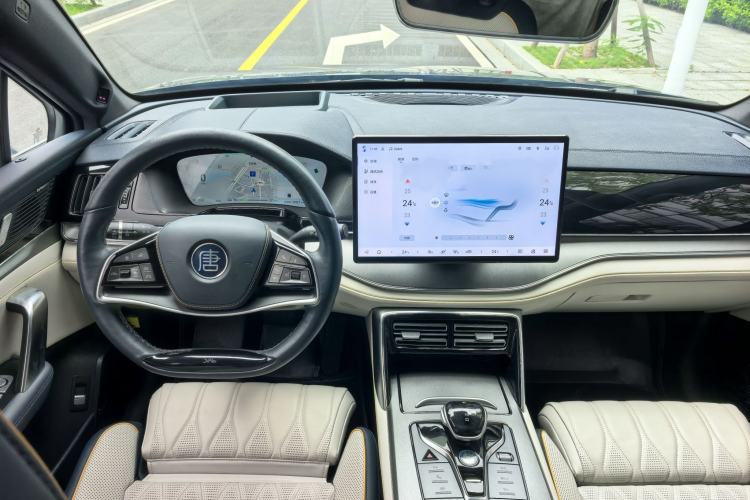 Used BYD Tang New Energy 2024 EV Champion Edition 730KM Deluxe Model Audio And AC Panel