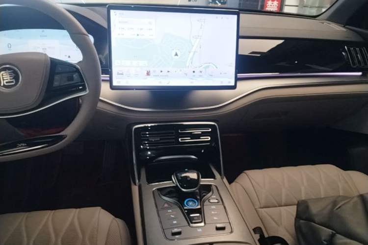 Used BYD Tang New Energy 2024 DM-i Glory Edition 112KM Prestige Model Audio And AC Panel