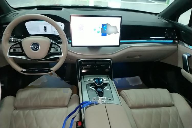 Used BYD Tang New Energy 2024 DM-i Glory Edition 112KM Flagship Model Center Console
