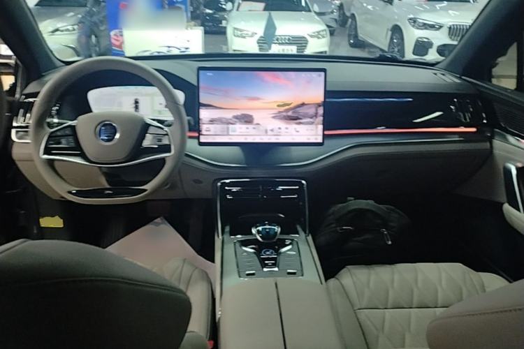 Used BYD Tang New Energy 2024 DM-i Glory Edition 112KM Prestige Model Center Console