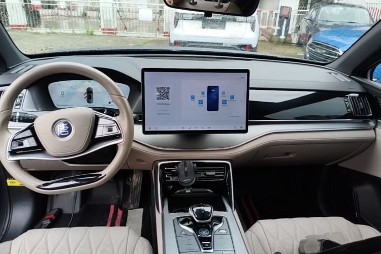 Used BYD Tang New Energy 2024 DM-i Glory Edition 112KM Prestige Model Center Console