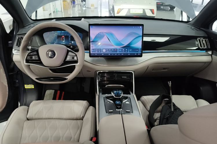 Used BYD Tang New Energy 2024 DM-i Glory Edition 112KM Flagship Model Center Console