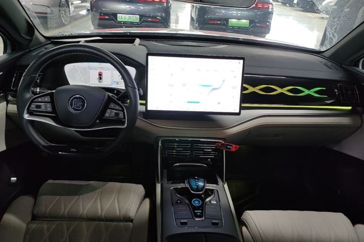 Used BYD Tang New Energy 2024 EV Glory Edition 730KM Premium Model Center Console