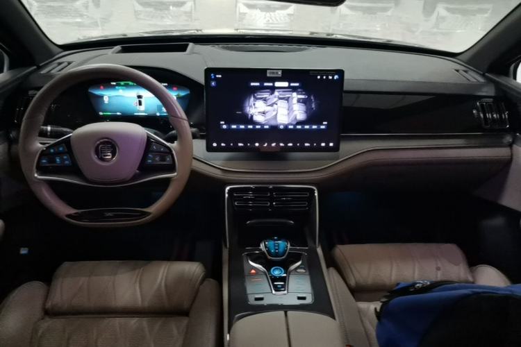 Used BYD Tang New Energy 2024 DM-i Glory Edition 112KM Flagship Model Center Console
