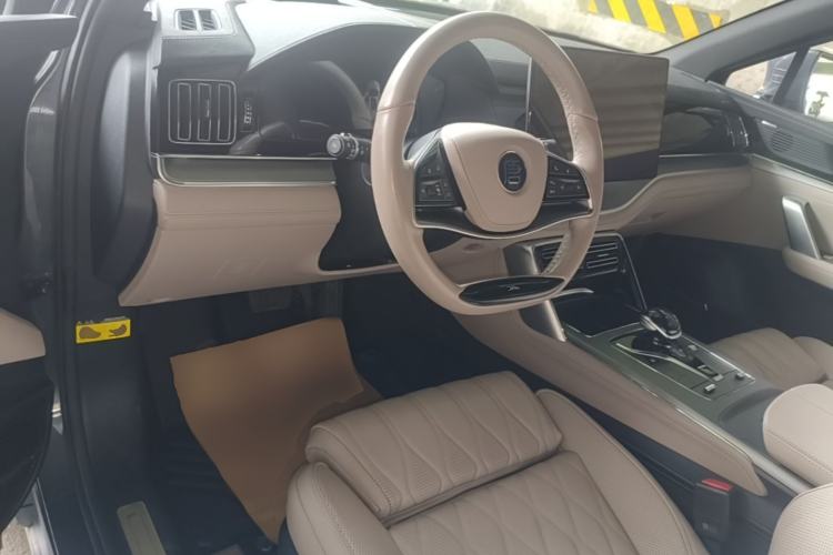 Used BYD Tang New Energy 2024 DM-p Champion Edition 215 km All-Wheel-Drive Flagship Model Center Console