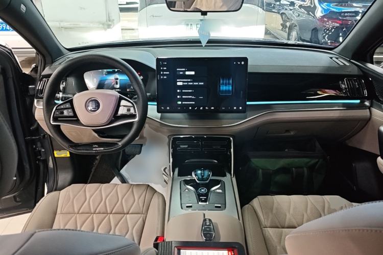 Used BYD Tang New Energy 2024 DM-i Glory Edition 112KM Prestige Model Center Console