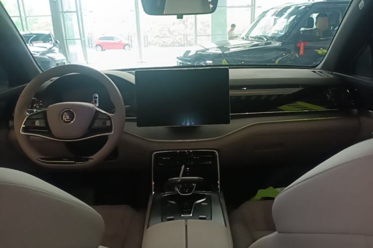 Used BYD Tang New Energy 2024 DM-i Glory Edition 112KM Prestige Model Center Console