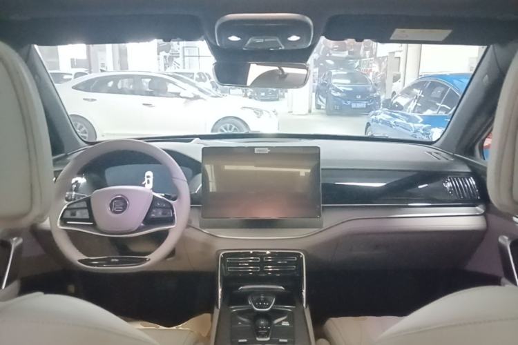 Used BYD Tang New Energy 2024 DM-i Glory Edition 112KM Flagship Model Center Console