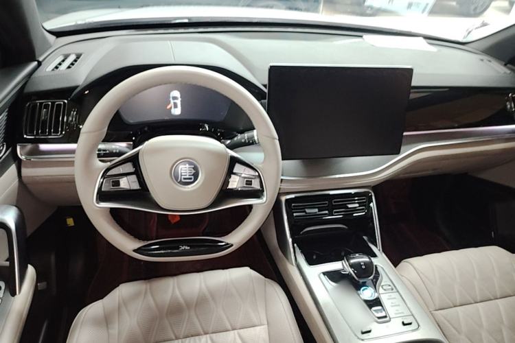 Used BYD Tang New Energy 2024 DM-i Glory Edition 112KM Prestige Model Center Console
