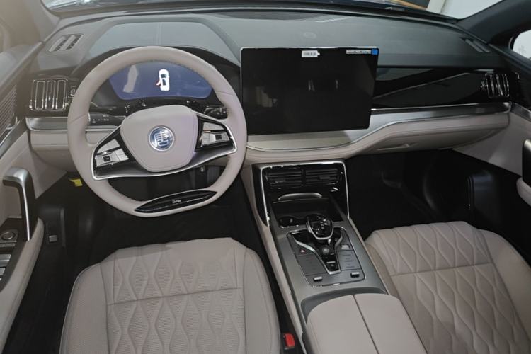 Used BYD Tang New Energy 2024 DM-i Glory Edition 112KM Prestige Model Center Console