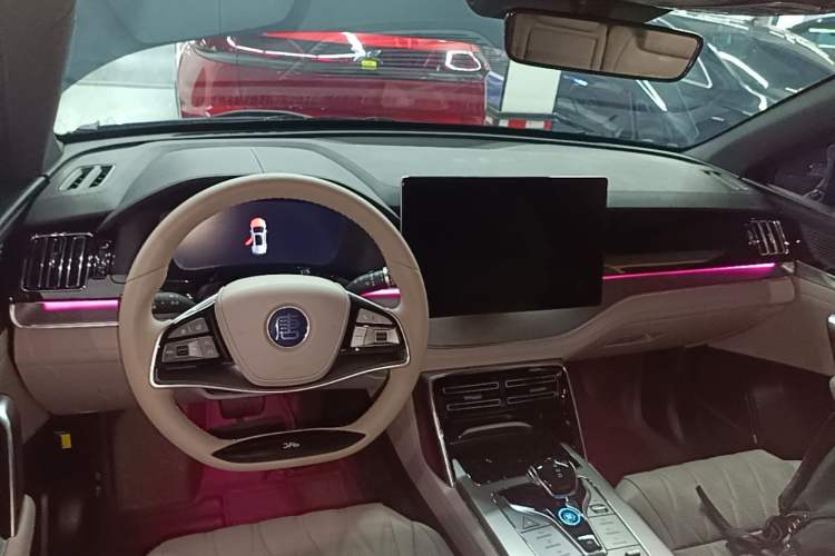 Used BYD Tang New Energy 2024 DM-i Glory Edition 112KM Prestige Model Center Console