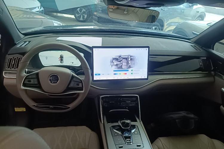 Used BYD Tang New Energy 2024 DM-i Glory Edition 112KM Prestige Model Center Console