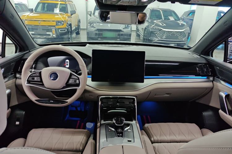 Used BYD Tang New Energy 2024 DM-i Glory Edition 200KM Flagship Model Center Console