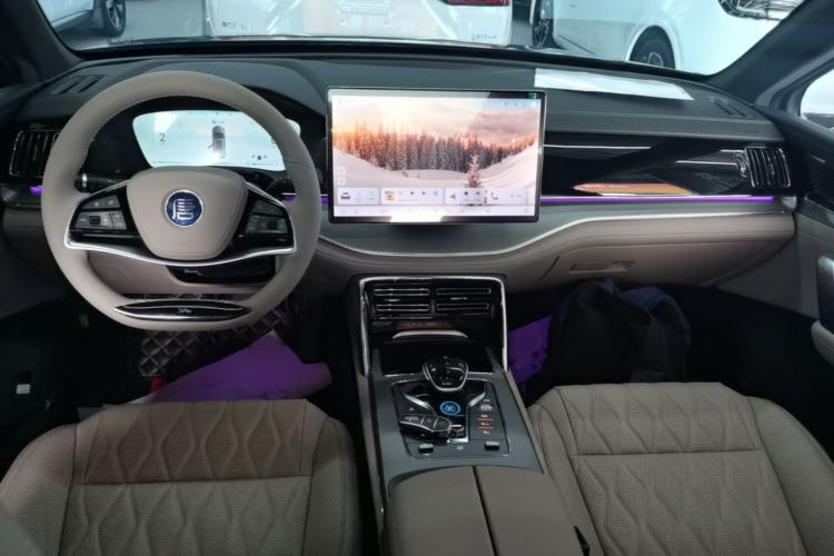 Used BYD Tang New Energy 2024 DM-i Glory Edition 112KM Prestige Model Center Console