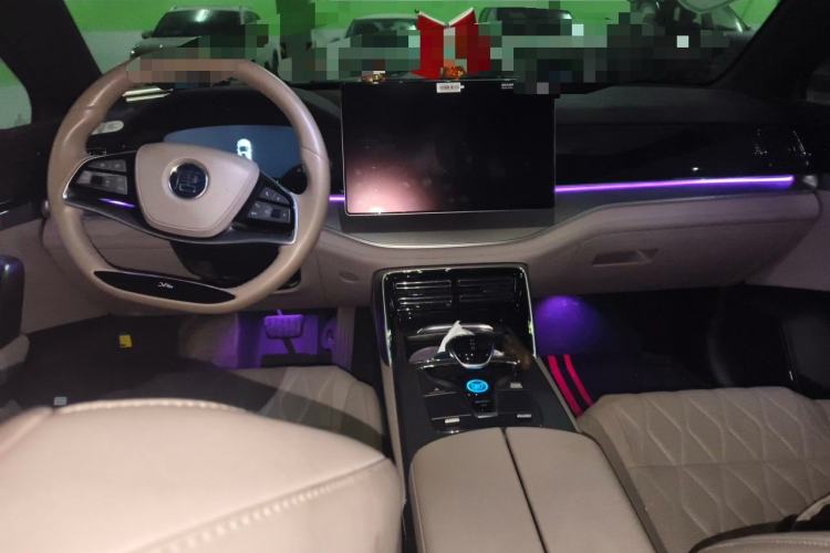 Used BYD Tang New Energy 2024 DM-i Glory Edition 112KM Prestige Model Center Console