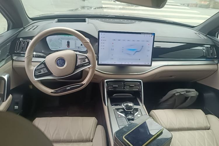Used BYD Tang New Energy 2024 DM-i Glory Edition 112KM Flagship Model Center Console