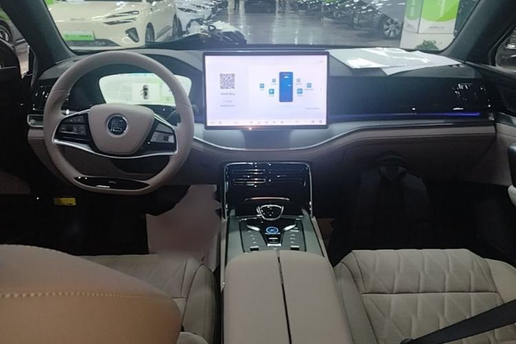Used BYD Tang New Energy 2024 DM-i Glory Edition 112KM Prestige Model Center Console