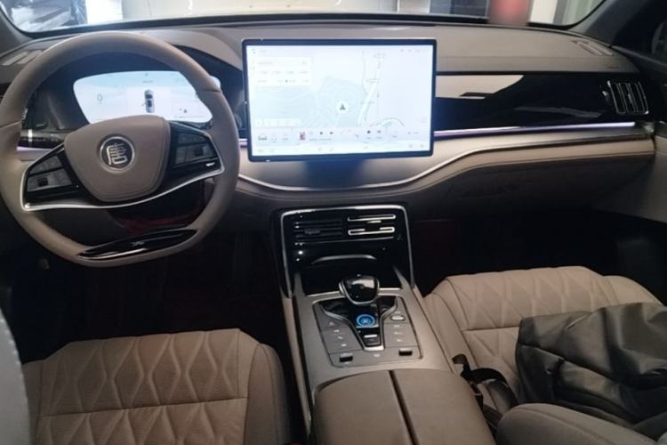 Used BYD Tang New Energy 2024 DM-i Glory Edition 112KM Prestige Model Center Console