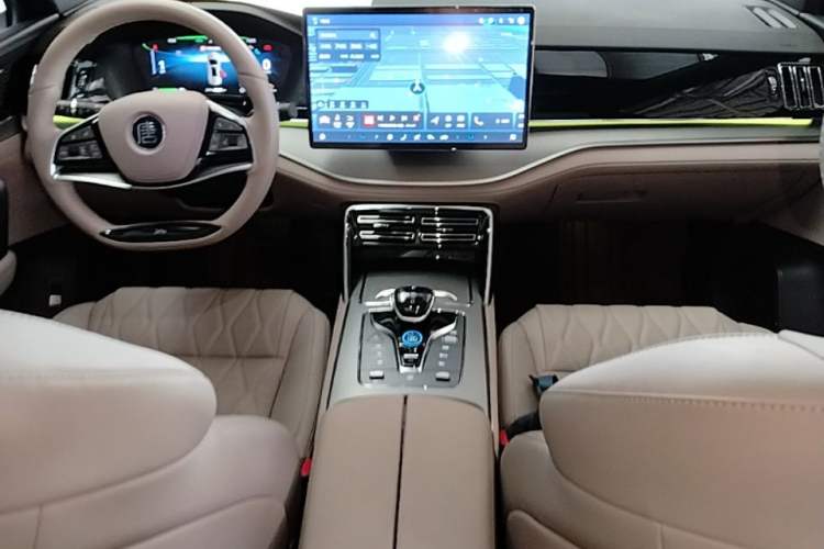 Used BYD Tang New Energy 2024 DM-i Glory Edition 112KM Prestige Model Center Console