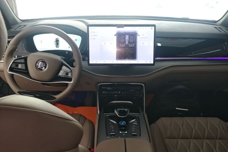 Used BYD Tang New Energy 2024 DM-i Glory Edition 112KM Prestige Model Center Console