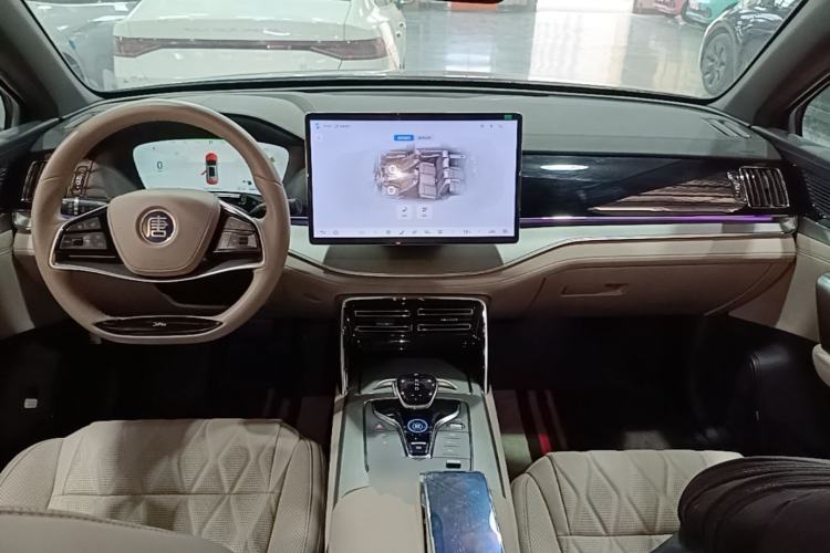 Used BYD Tang New Energy 2024 DM-i Glory Edition 112KM Prestige Model Center Console