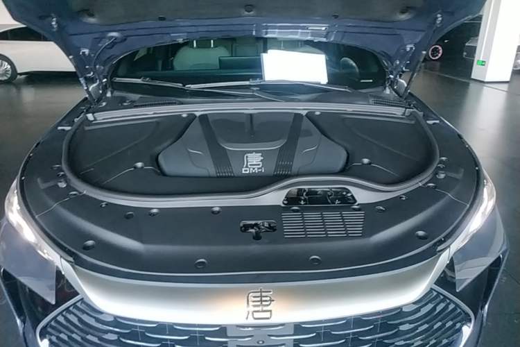 Used BYD Tang New Energy 2024 DM-i Glory Edition 112KM Prestige Model Engine Bay