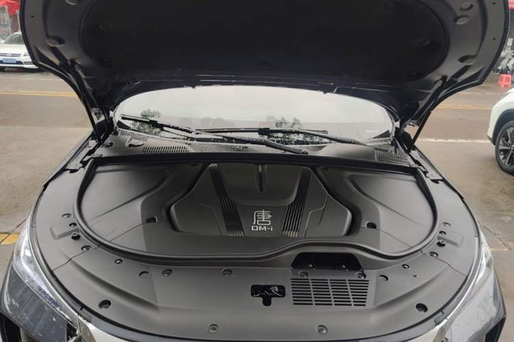 Used BYD Tang New Energy 2024 DM-i Glory Edition 112KM Prestige Model Engine Bay
