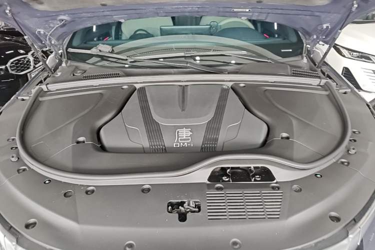 Used BYD Tang New Energy 2024 DM-i Glory Edition 112KM Prestige Model Engine Bay