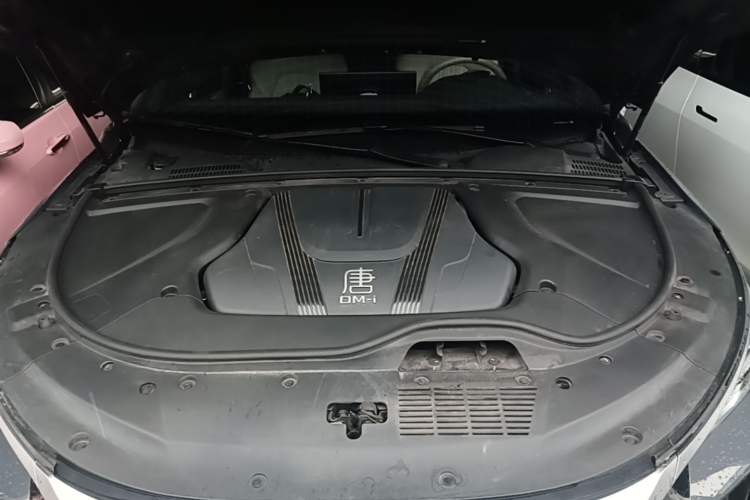 Used BYD Tang New Energy 2024 DM-i Glory Edition 112KM Prestige Model Engine Bay