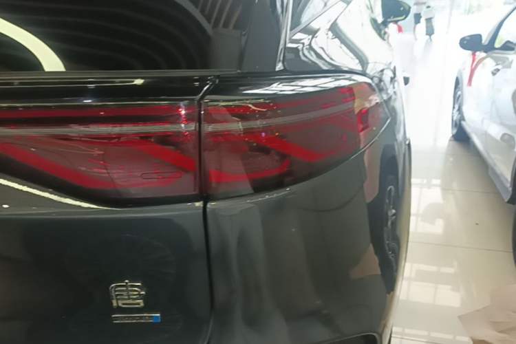 Used BYD Tang New Energy 2024 DM-i Glory Edition 112KM Prestige Model Exterior 3