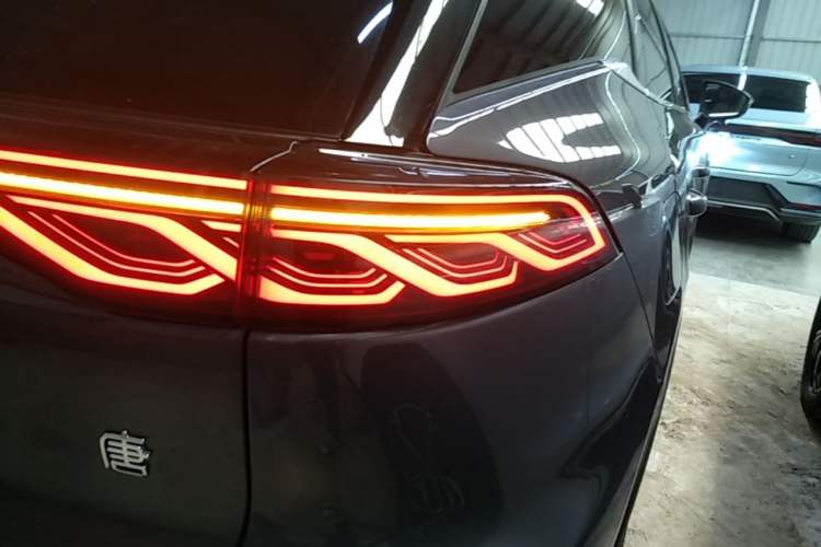 Used BYD Tang New Energy 2024 DM-i Glory Edition 200KM Flagship Model Exterior 3