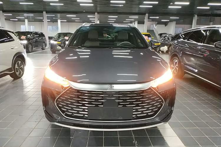 Used BYD Tang New Energy 2024 DM-i Glory Edition 112KM Flagship Model Front