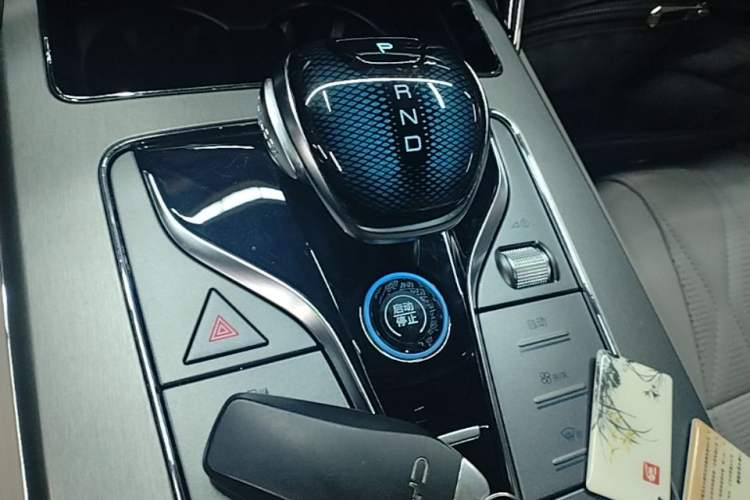 Used BYD Tang New Energy 2024 DM-i Glory Edition 112KM Prestige Model Gear Lever